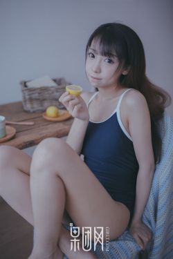 粉嫩高中女同学